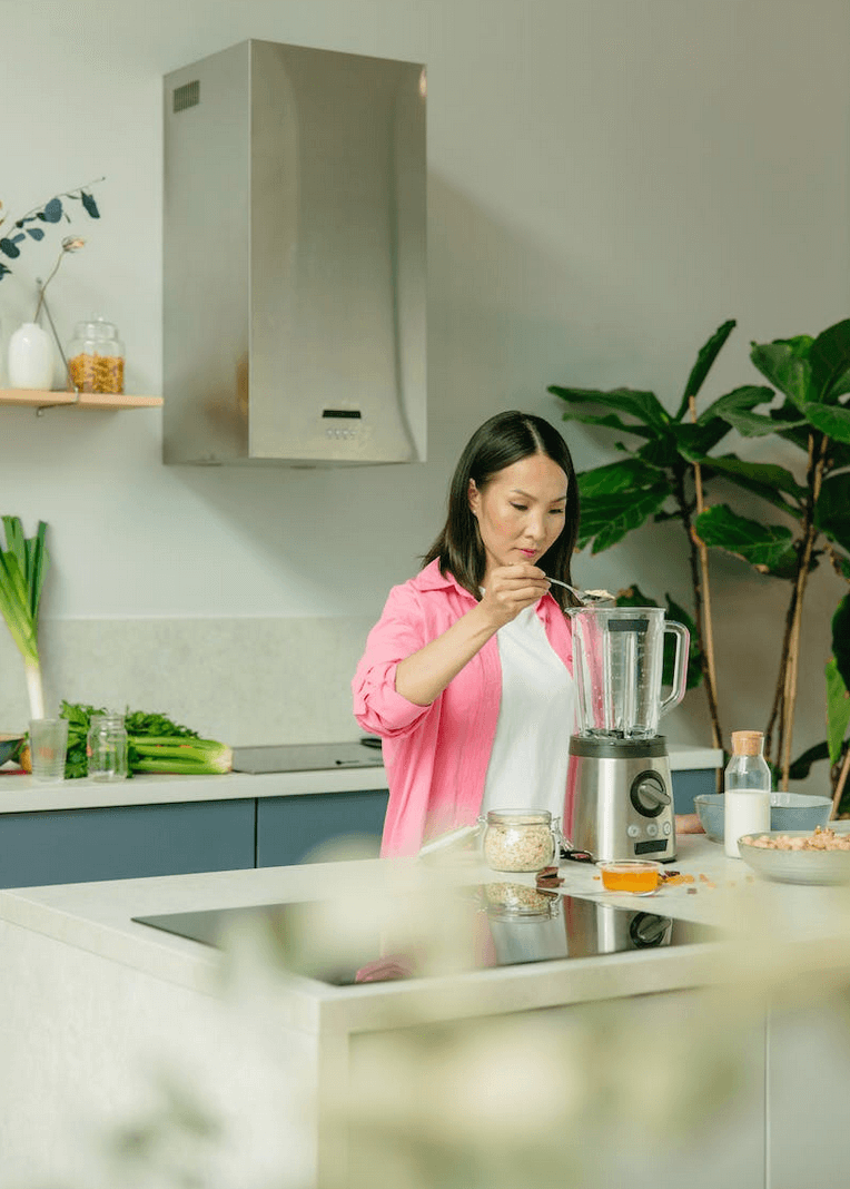 woman preparing healthy smoothie